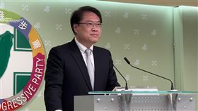 ▲民進黨秘書長林右昌召開記者會回應大罷免結果。（圖／記者劉秀敏攝影）