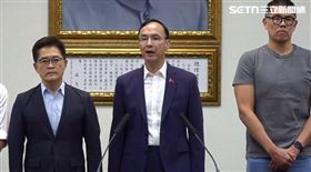 ▲朱立倫在黨中央發表談話。（圖／翻攝畫面）