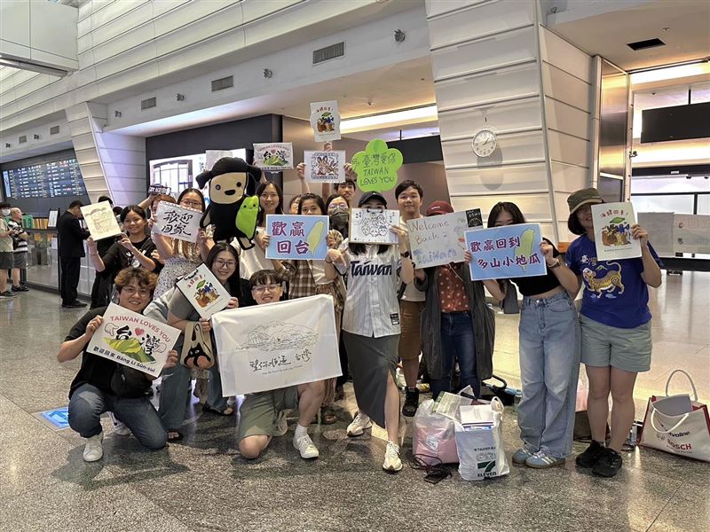 蔡英文說，台灣面臨的內、外挑戰與威脅依然非常多，比起任何國家都更加困難，但是越是困難的時候，我們越要團結。（圖／翻攝自蔡英文臉書）