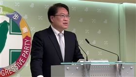 ▲民進黨秘書長林右昌召開記者會回應大罷免結果。（圖／記者劉秀敏攝影）