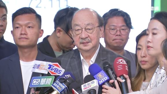柯建銘於罷免案開票後受訪，強調捍衛民主的決心絕不會改變。（圖／翻攝畫面）