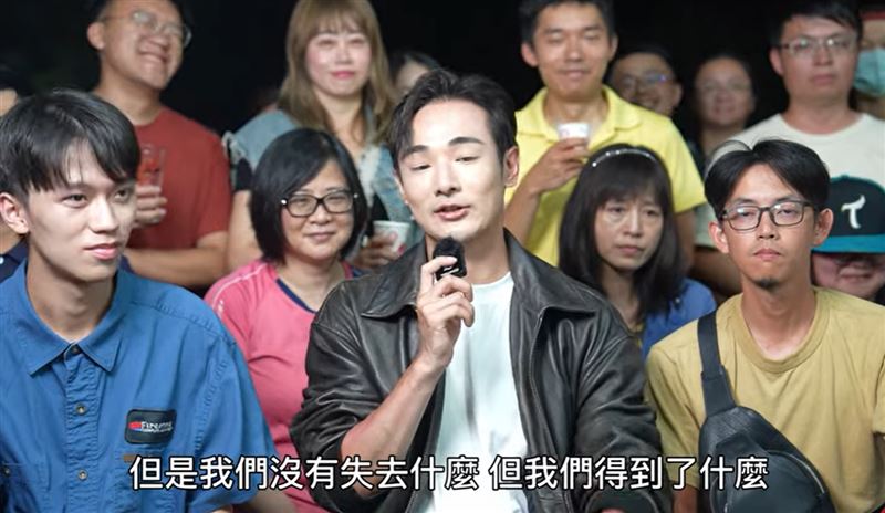 八炯(中)表示,認識許多夥伴是這次罷免行動中的收穫。(圖/翻攝自YouTube-攝徒日記Fun TV頻道)