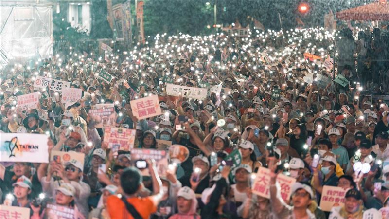 公民團體發起罷免國民黨立委行動。(圖/翻攝自護國大遶境臉書)