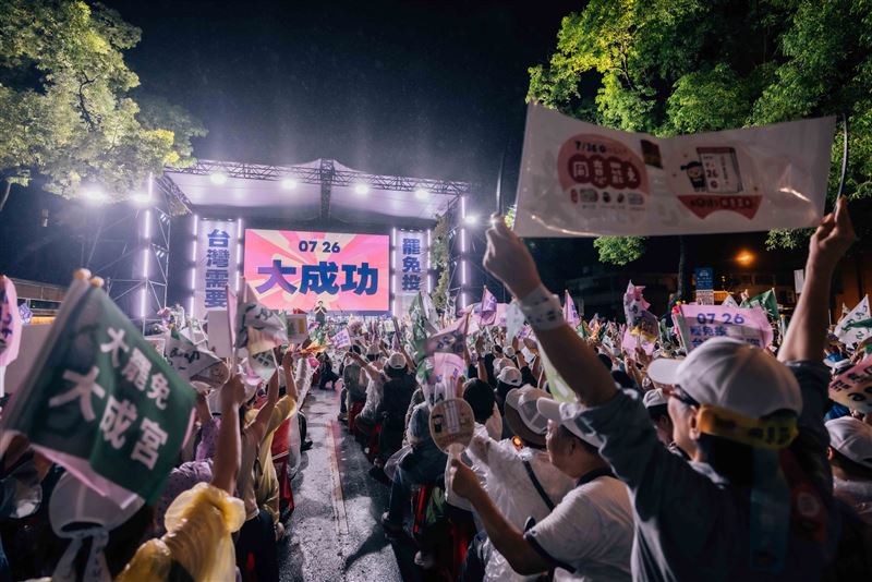 大罷免首波投開票在726進行,結果全數遭否決。(圖/翻攝自護國大遶境粉專)