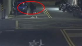 同事間的互看不順眼，差點就成了恐怖命案。（圖／翻攝畫面）