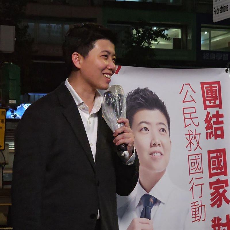 回顧400年台灣民主之路,苗博雅感性喊「台灣永遠不會完蛋」。(圖/翻攝自苗博雅臉書)