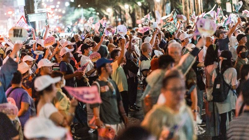 首波24位國民黨立委罷免案26日投開票,結果罷免案全數遭到否決,討論不斷。(圖/翻攝自護國大遶境臉書)