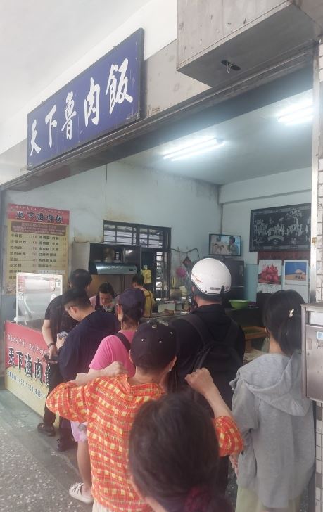  網友分享基隆一家超佛滷肉飯店。(圖/翻攝自基隆人日常 臉書)