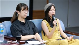 陳妤（右）與經紀人劉恬恬（左）「台語台表演班」揭開藝人與經紀人的親密默契。（圖／台語台提供）