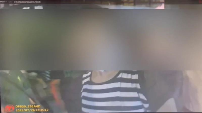 當地居民嘆3男沿街打架,讓好不容易有起色的墾丁大街再度蒙塵。(圖/翻攝畫面)