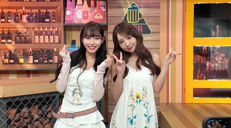 林襄(左)和三上悠亞雙女神合體。(圖/翻攝自林襄 Mizuki YT)