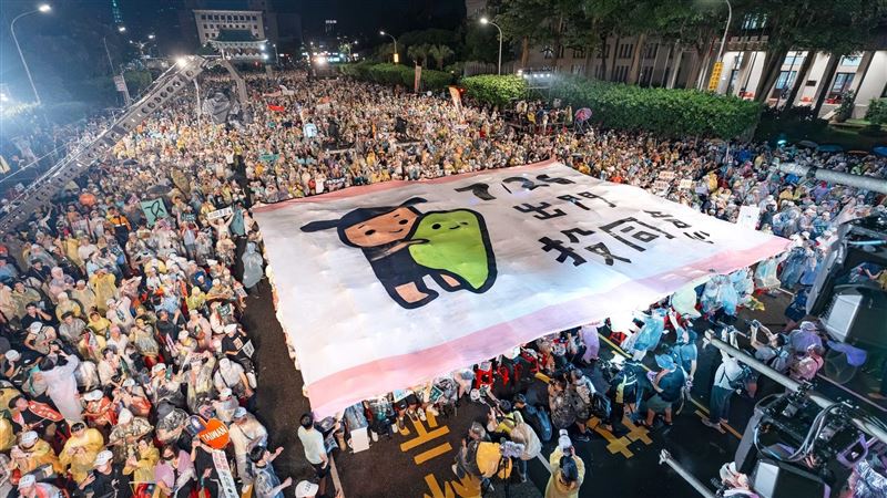 大罷免首波投開票在726進行,結果全數遭否決。(圖/翻攝自護國大遶境粉專)