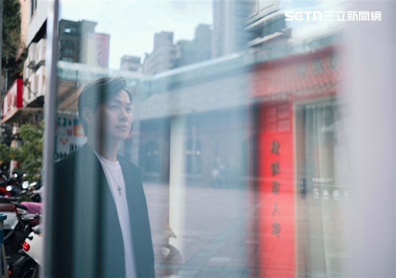 黃少谷宣布房仲新身分，現在過著多槓人生。（圖／記者鄭孟晃攝影）