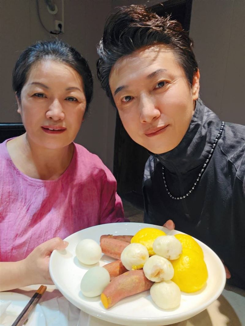 陳鴻推薦隱身社區的台菜館「食不食貨」。(圖/陳鴻提供)