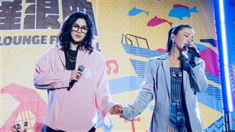 大咖歌后單身多年　突牽手金曲樂團主唱