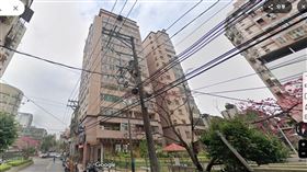 新北市中和區永和路上某社區8樓竄出火煙。（圖／翻攝自GoogleMap）