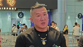 「館長」陳之漢今從桃園機場出境前往澳門，遭民眾嗆聲「中國狗」。