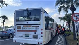 公車司機因不明原因突然在工作時失去意識，搶救後仍回天乏術。（圖／翻攝畫面）