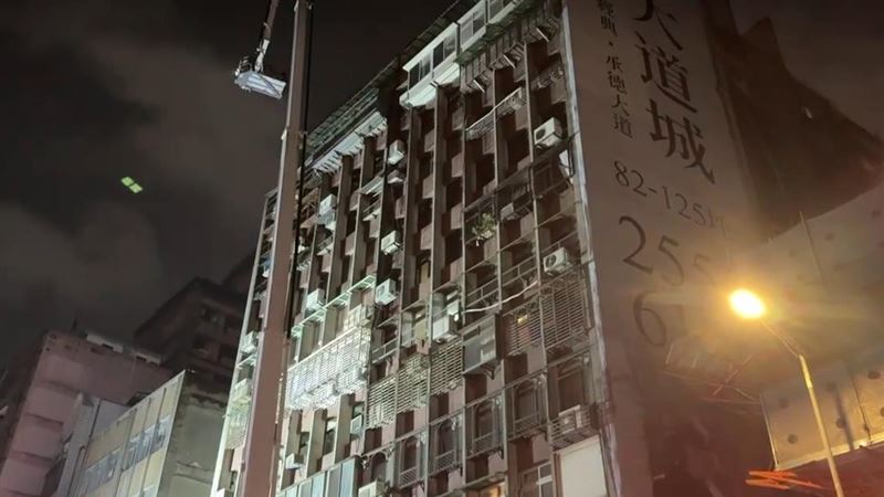 大同區一處大樓發生恐怖火警。（圖／翻攝畫面）