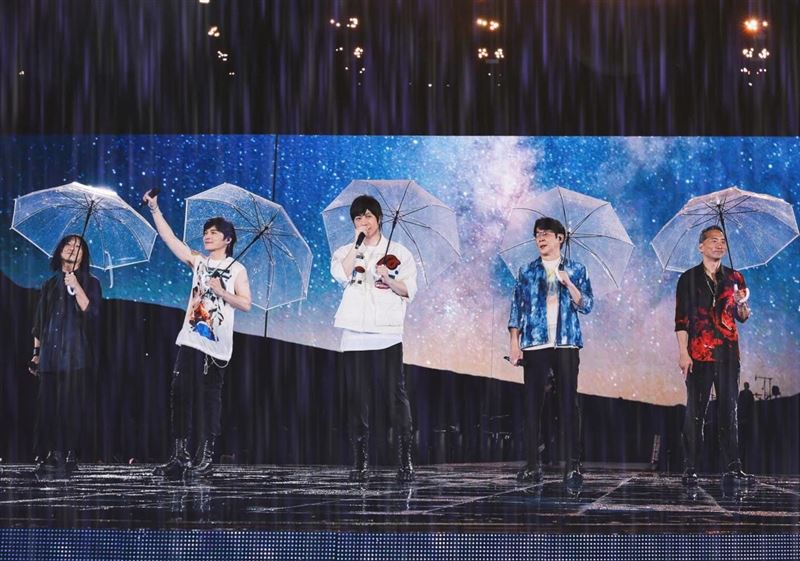 五月天今晚在北京鳥巢開唱。（圖／翻攝自相信音樂臉書）
