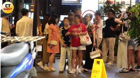 周曉涵剛否認戀情　被目擊大街被他緊摟