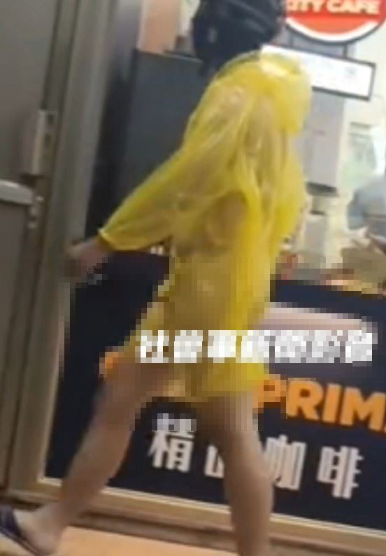 男子外型怪異公然裸露下體引發注意。(圖/翻攝自社會事新聞影音)