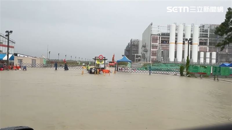 位於嘉義縣太保市的台積電周邊也出現積淹水。(圖/記者廖國雄攝影)