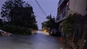 雨彈狂炸中南部。（圖／三立新聞台）