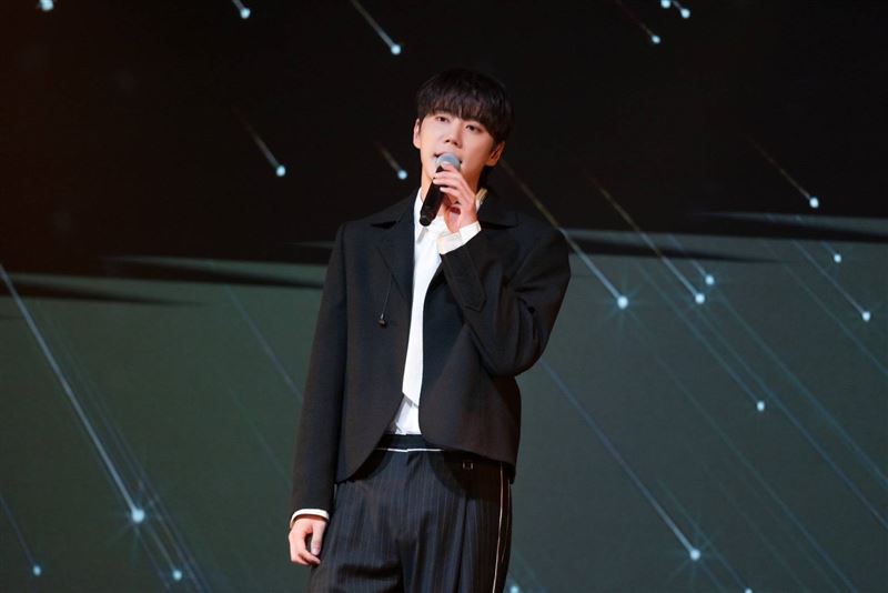李濬榮大開金嗓準備多首表演。(圖/SHOWOFFICE提供)