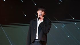 ▲李濬榮大開金嗓準備多首表演。（圖／SHOWOFFICE提供） 