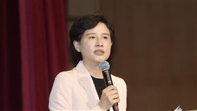 鄭麗君出席民進黨青年論壇（3）民進黨20日在台北舉辦「投資未來世代青年論壇」，內定行政院副院長鄭麗君（圖）以青平台基金會董事長身分發表專題演講，與參與來賓互動並回答問題。中央社記者張皓安攝　113年4月20日