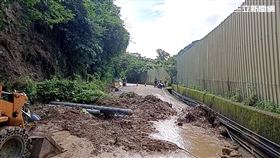 苗栗,公館,台6線,土石,落石,坍方,大雷雨,災情（圖／翻攝畫面）