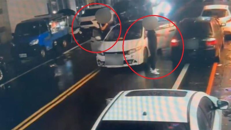 江男持空氣槍掃射KTV門口。(圖/翻攝畫面)