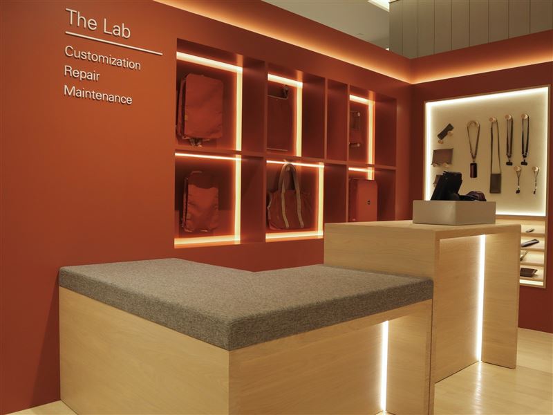 LOJEL於全新概念店設置The Lab隨時傾聽旅人意見與保養修理據點，積極落實品牌永續宗旨。（圖／品牌業者提供）