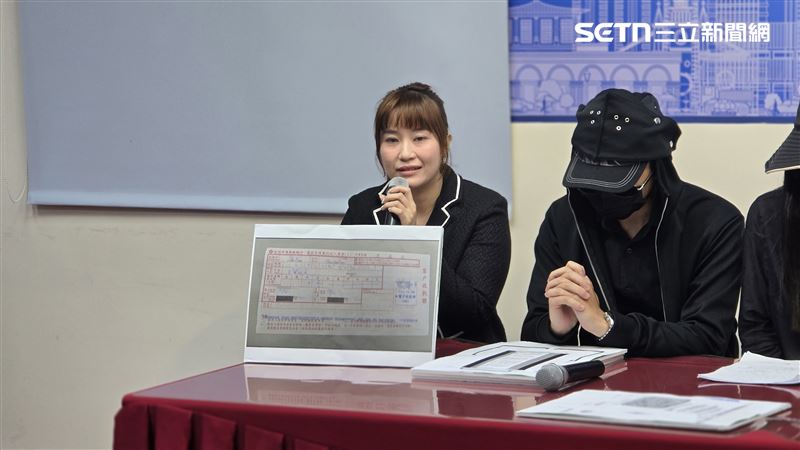 家屬翻對話紀錄才發現,手術前就已被醫師要求支付百萬元至個人帳戶。(圖/翻攝畫面)