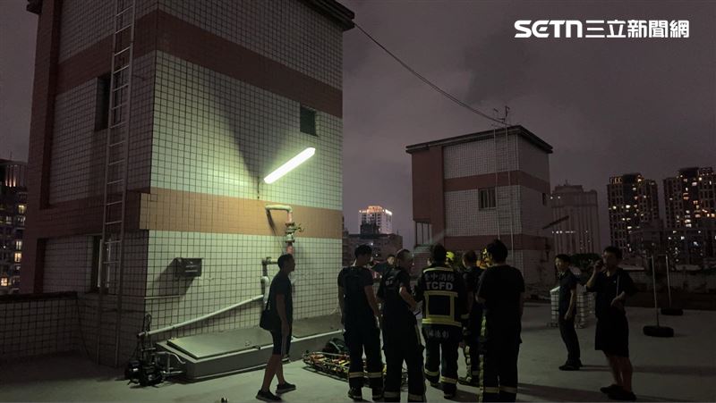 台中北區一處社區大樓發生水塔命案,77歲老翁陳屍水塔內。(圖/翻攝畫面)