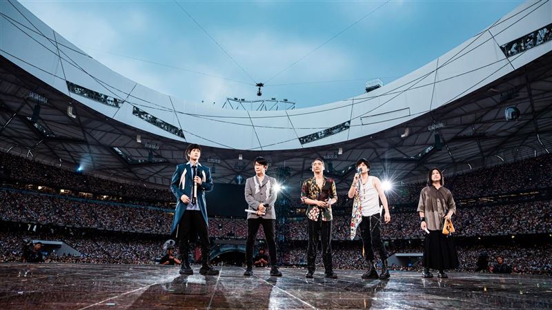 五月天再度來到北京鳥巢開唱,與430萬歌迷共創43場演出紀錄。(圖/翻攝自相信音樂臉書)