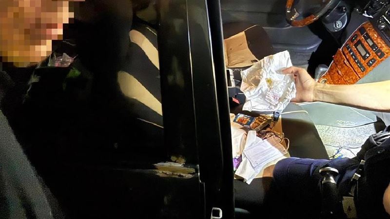 警方查獲毒品安非他命及依托咪酯菸油。(圖/翻攝畫面)