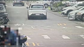 ▲張翁駕駛勞斯萊斯擦撞朱姓少年腳踏車。（圖／翻攝畫面）