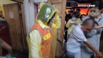 為勘災雙腳泡水　水林鄉松北村長踉蹌險摔