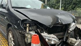 國1遊覽車鬼切　釀小客車失控自撞（圖／桃園電子報提供） 