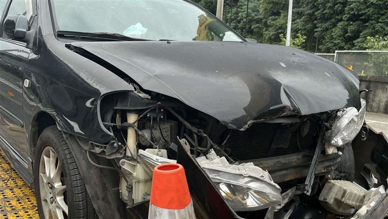 國1遊覽車鬼切　釀小客車失控自撞