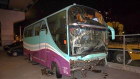 ▲康橋國際學校校車113年3月11日晚間在台北市文山隧道內翻車，造成2人重傷及22人輕傷。（圖／運安會提供） 