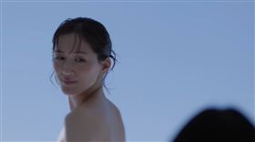 綾瀨遙。（圖／翻攝自UNIQLO ユニクロYouTube）