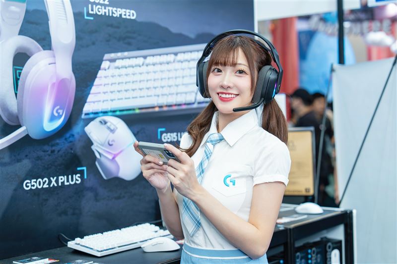 Logi PLAY台港形象大使小迪27日出席Logitech G一日店長嗨翻全場。（圖／品牌業者提供）