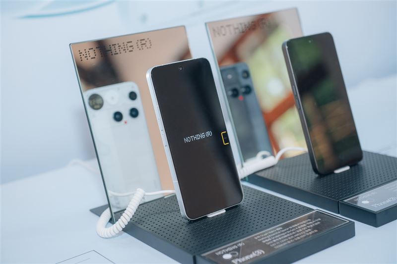 Nothing Phone (3)提供黑白二色