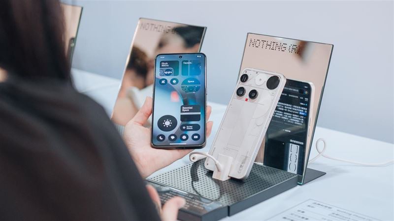讓科技變有趣！Nothing推旗艦機Phone (3)