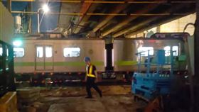 快訊／台鐵撞擊事故！男子入侵軌道遭區間車撞擊