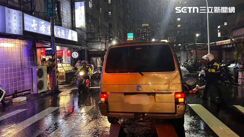 肇事駕駛棄車逃逸。（圖／翻攝畫面）