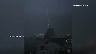 高雄入夜暴雨閃電狂炸！網：是雷神降臨嗎